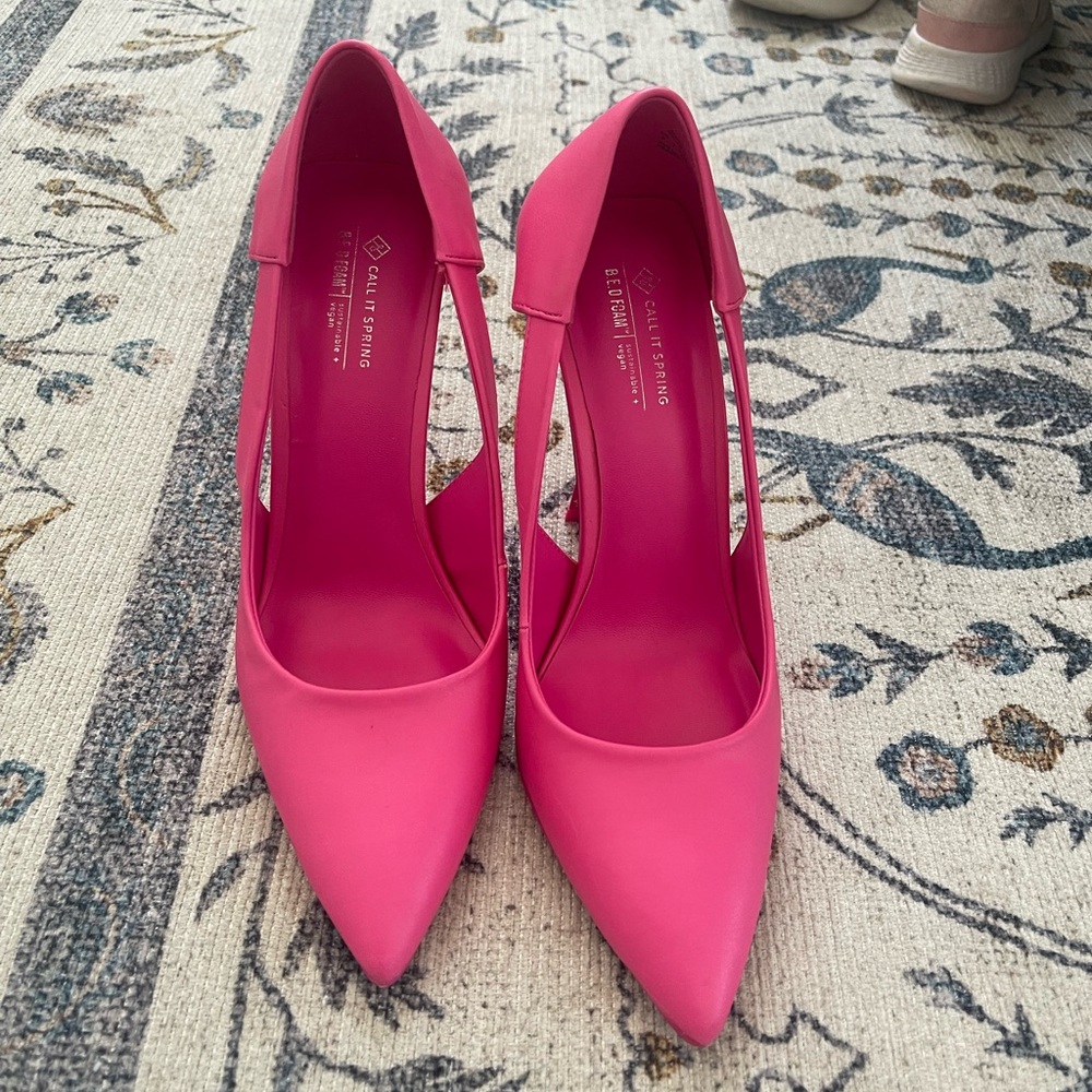 Super cute Call Ut Spring Fuschia heels Barbiecore
